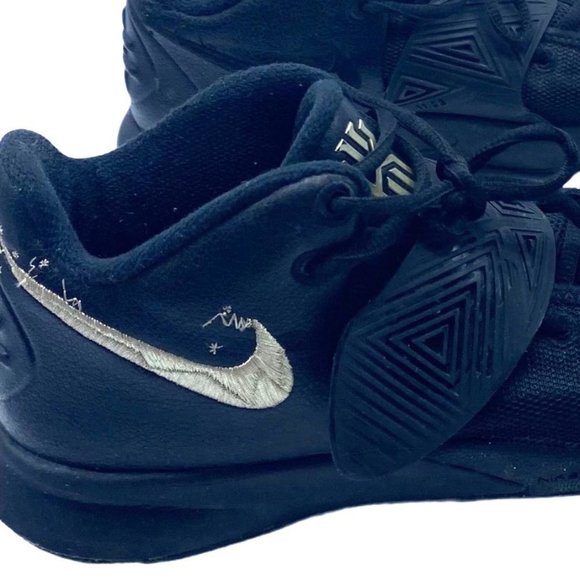 Nike Men 8.5 Black Hashtag Kyrie Flytrap 3‎ Basketball Shoes Sneakers main image 4